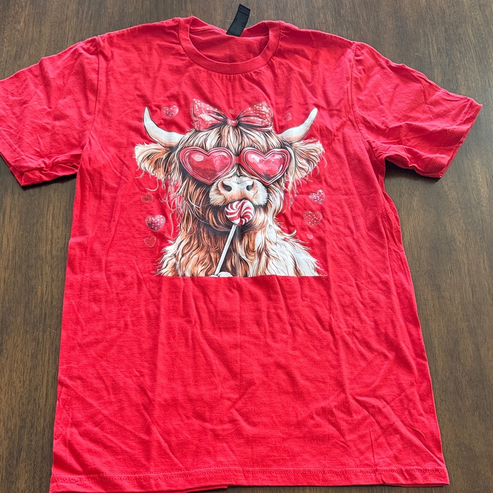 Gildan Red Short Sleeve Tee with Heart-Eyed Cow Design